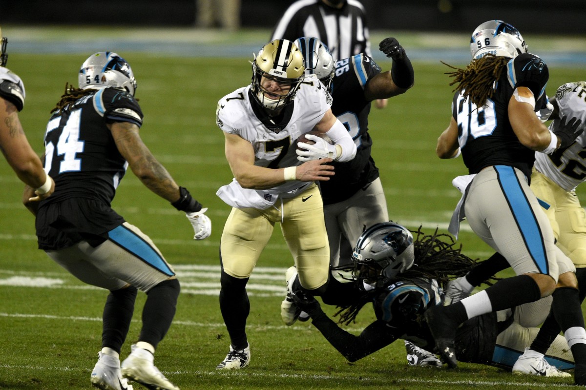 New Orleans Saints quarterback Taysom Hill (7) runs as Carolina Panthers outside linebacker Shaq Thompson (54) defends. Mandatory Credit: Bob Donnan-USA TODAY Sports